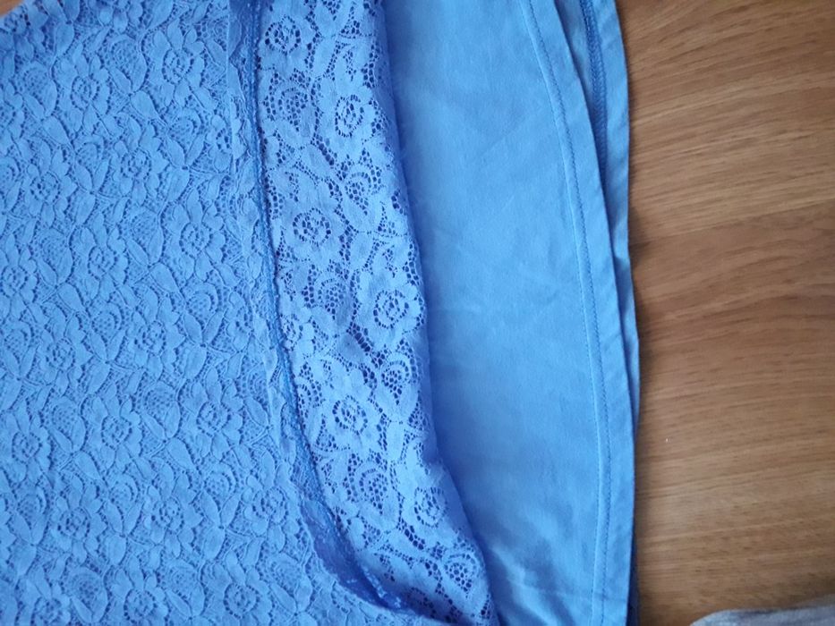 Niebieska sukienka z koronki, 11-12 lat