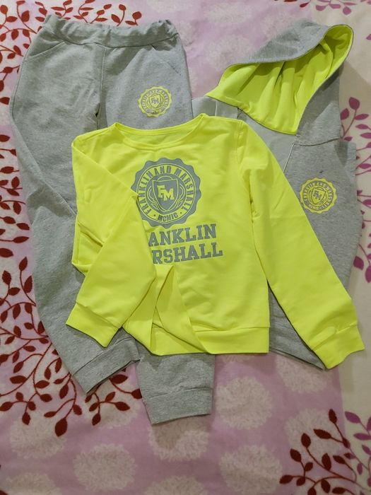 Спортивный, серый, салатовый, яркий костюм