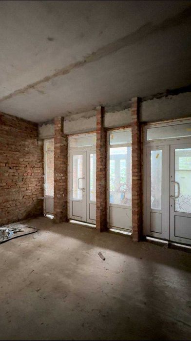 Продаж комерційної нерухомості в м. Пустомити