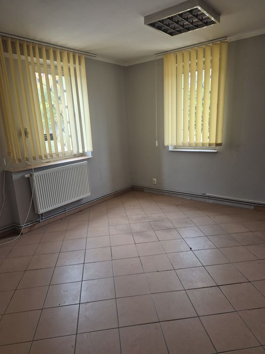 Wynajmę pomieszczenia biurowe 45m i plac 2000m