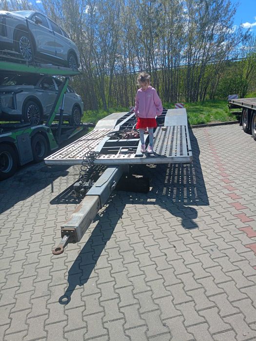 Przyczepa ciężarowa platforma laweta