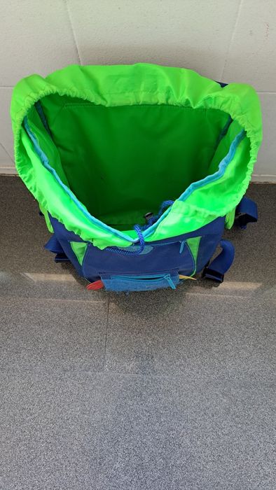 Mochila para a escola, como nova.