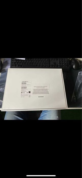 Caixa vazia do MacBook Pro M1  14"