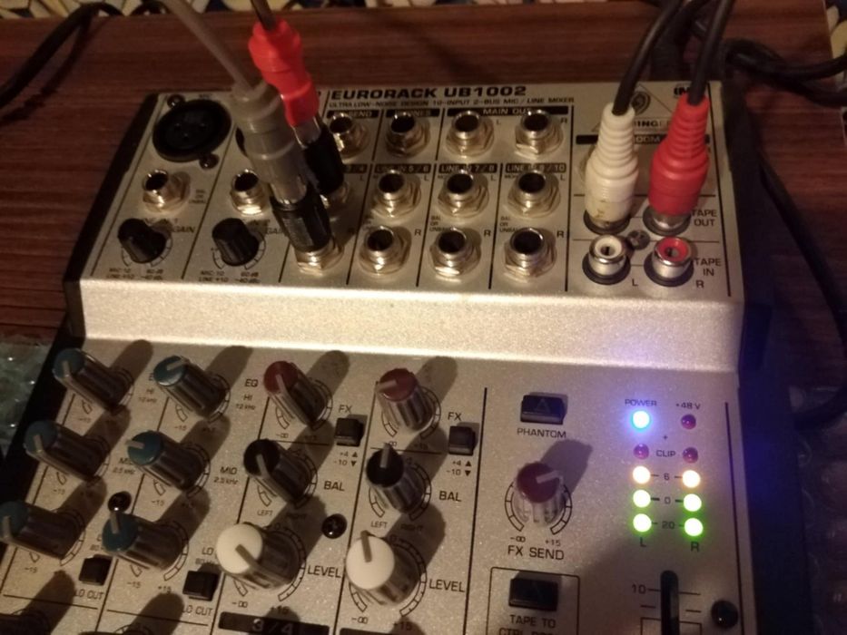 Mesa de estúdio behringer mod UB1002