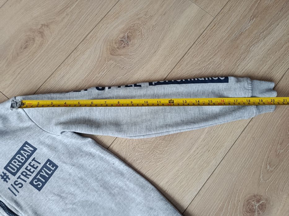 Dwie bluzy chłopięce 146 united colors  of benetton