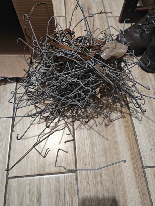 Sprężyny mocowanie dachówki