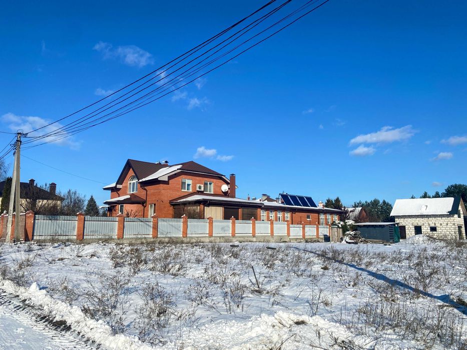 Продаж ділянки з готовим фундаментом та усіма комунікаціями біля лісу!