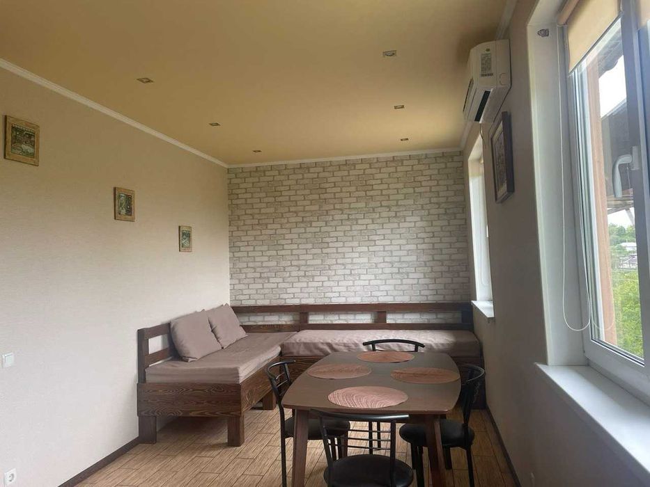 Двоповерховий будинок в м. Жашків автономний сонячні панелі