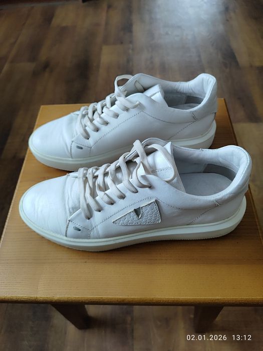 Білі шкіряні кеди , розмір 38.