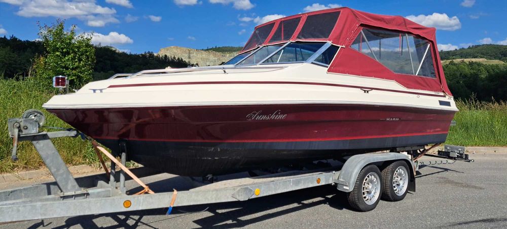Kabinowa łódz motorowa Sea Ray