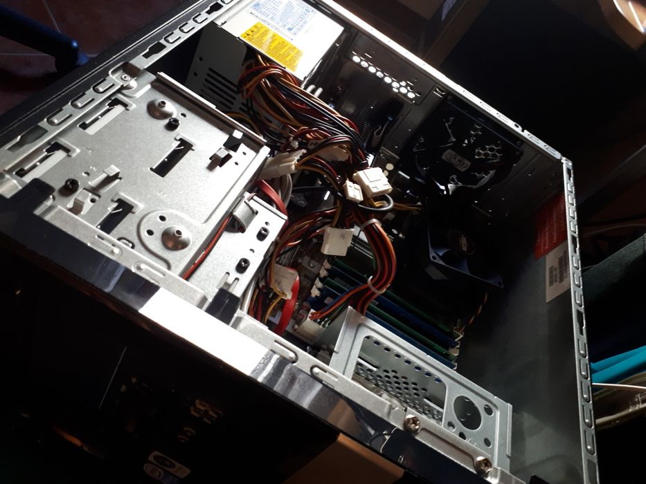 Computador com o MindCad-2015 para despachar de Empresa