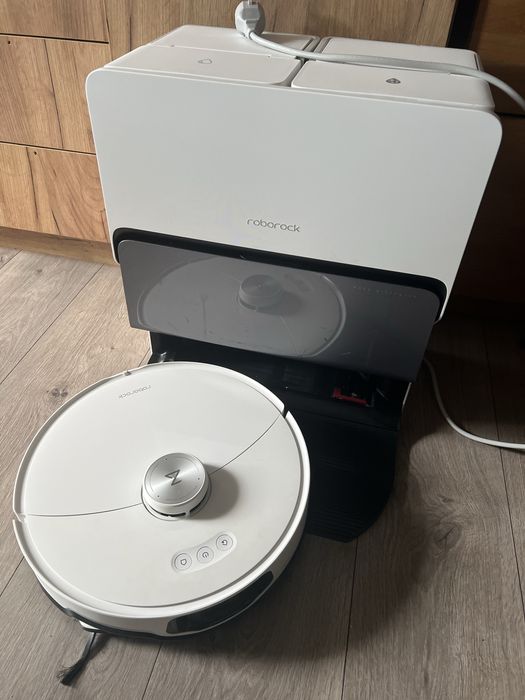 Roborock s8 maxv ultra. Stan bardzo dobry, w pelni sprawny!