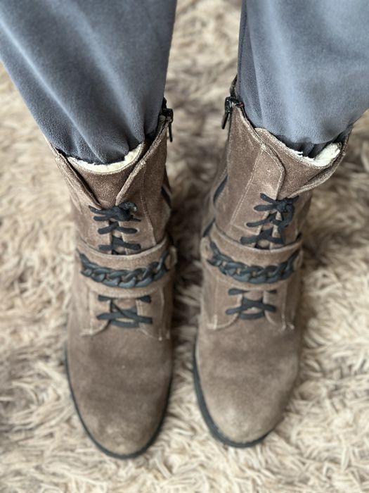 Зимові жіночі ботинки із натуральної замші шоколадного кольору