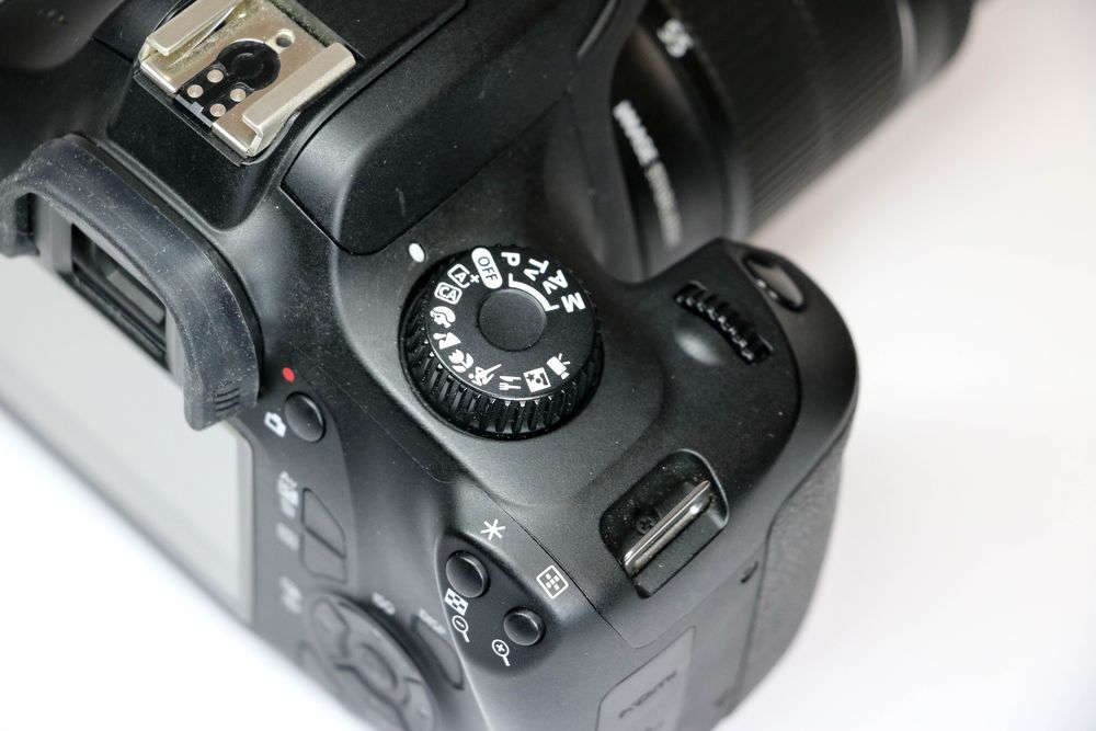 Canon EOS 4000D + 18-55 STM