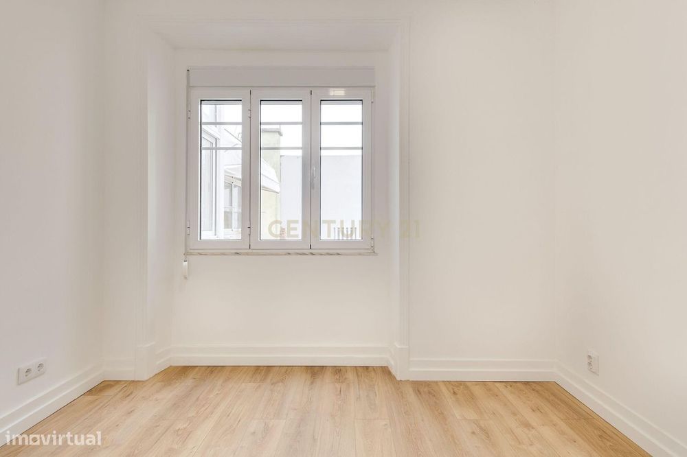 Apartamento T2, totalmente renovado.