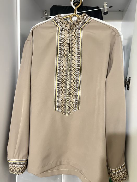 Парні вишиванки, плаття та чоловіча сорочка