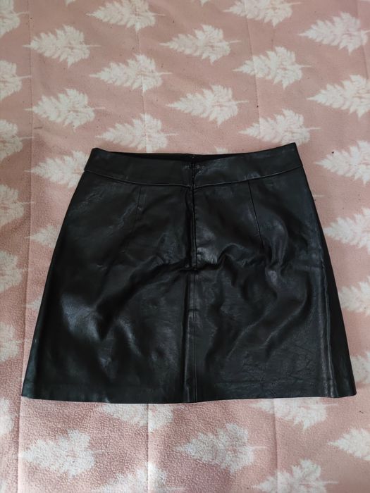 Saia preta da Bershka