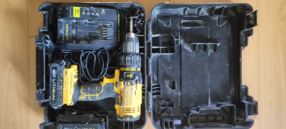 Furadeira a bateria Stanley Fatmax