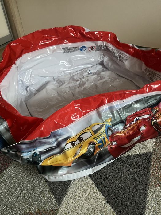 Basen dmuchany/przenośna wanienka turystyczna z grafiką bajki „Auta”