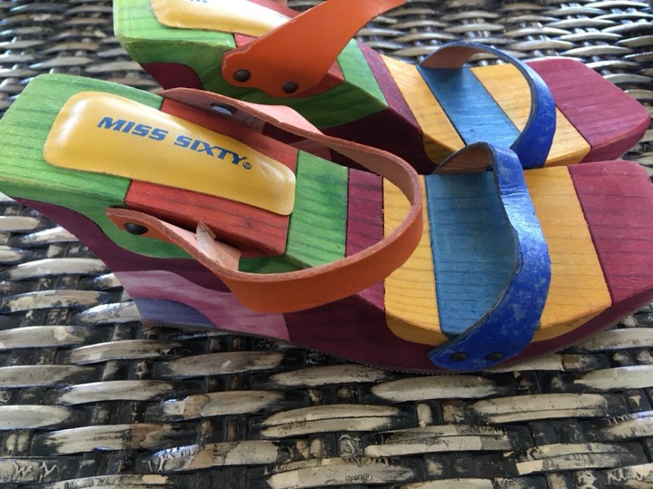 Sandálias/Sapatos Miss Sixty coloridos, madeira, edição especial