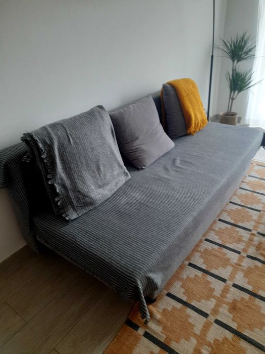 Excelente sofa cama com arrumaçã0