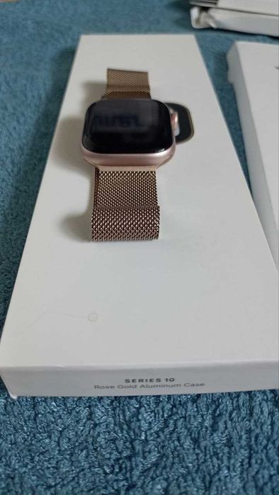 Apple Watch Series 10 42 mm Rose Gold + оригінальний ремінець Gold + 5 ременців