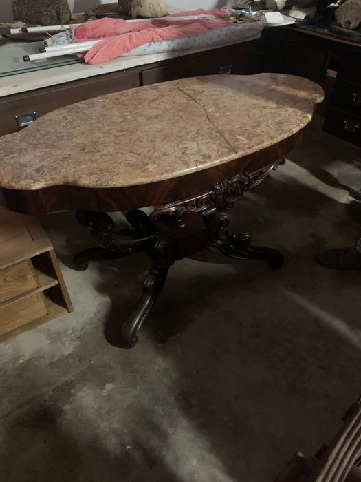 Mesa Antiga em Madeira Maciça com Tampo em Mármore