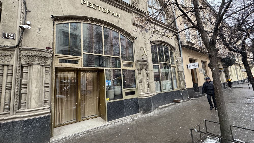 Оренда фасадного приміщення 240 м2 по вул .Січових Стрільців