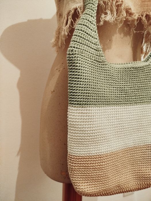 Mala tira-colo em tricot