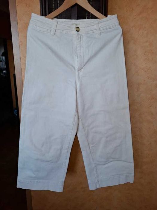 Białe jeansowe spodnie rybaczki za kolana H&M 42