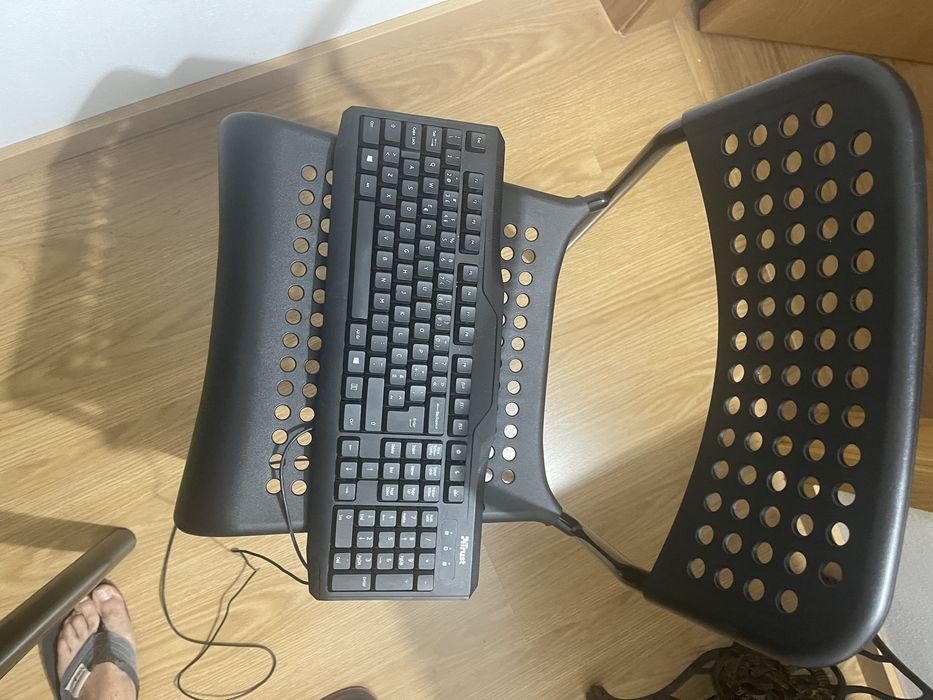 Computador com ecra e teclado