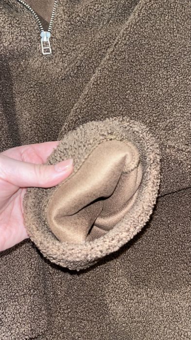 Тепла ковтина теді. Матеріла якісний , тримає форму оверсайз.