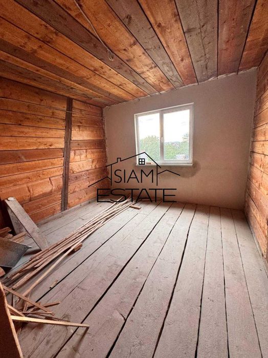 Продається малий житловий будинок з новим недобудованим будинком