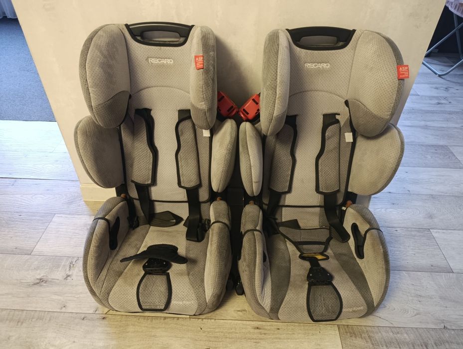 Два автокресла recaro