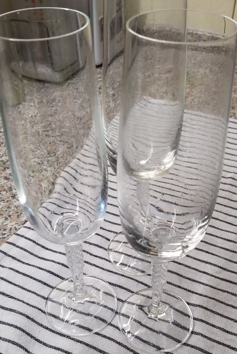 3 Copos flute de champanhe.