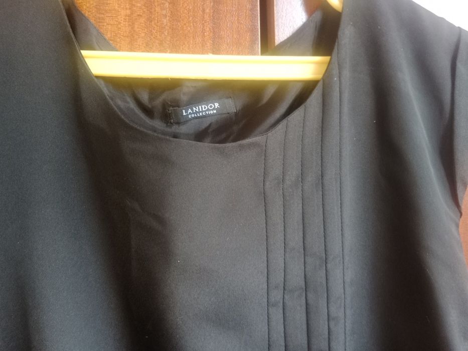 Vestido preto com pregas a frente
