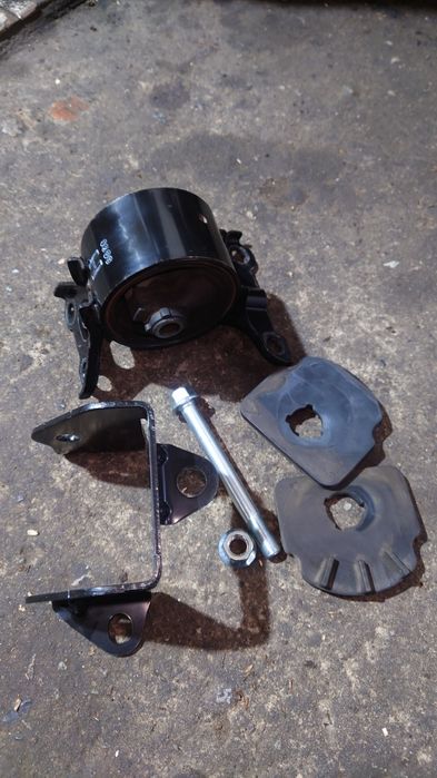 Продам б/в подушку АКПП (двигуна) ліву на Mitsubishi Outlander Sport