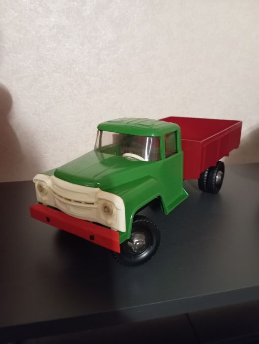 Игрушки машинки СССР. Грузовик ЗИЛ