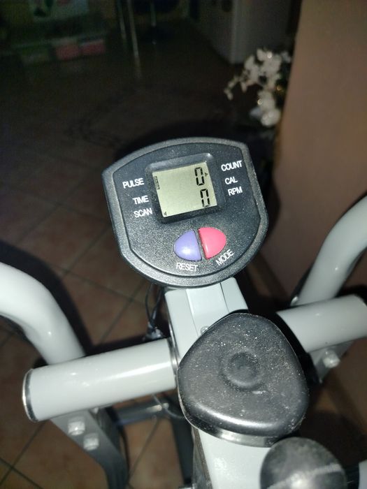 Orbitrek,trenażer eliptyczny.
