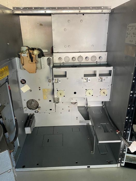 Máquina de Vending Necta brio 3 + Mini snakky