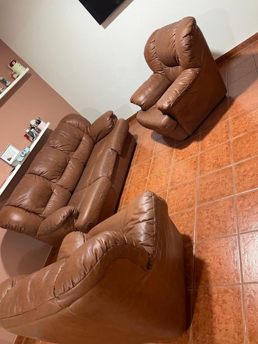 sofás cabedal castanho