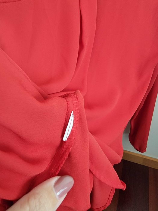 Blusa vermelha Primark com detalhe cruzado à frente, tamanho 36