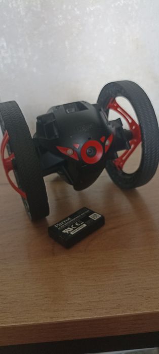 Робот-дрон Parrot Jumping Sumo