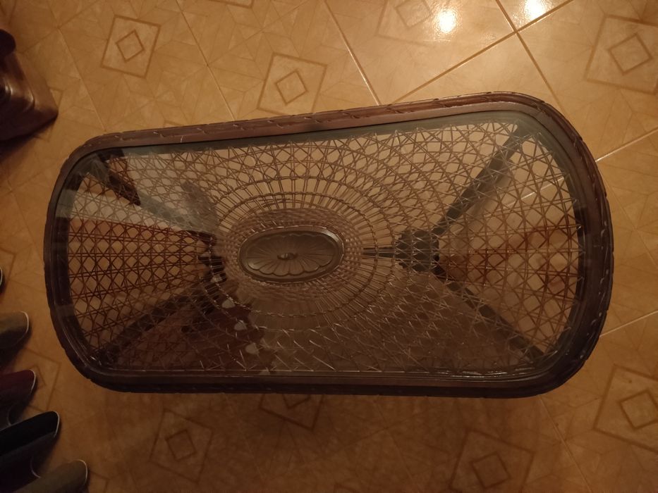 Mesinha de Centro Estilosa – com tampo de vidro