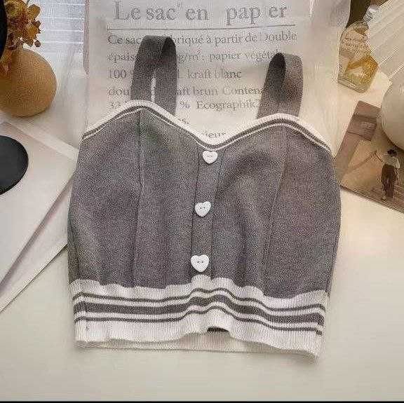 Жіночий трикотажний топ  на ґудзиках