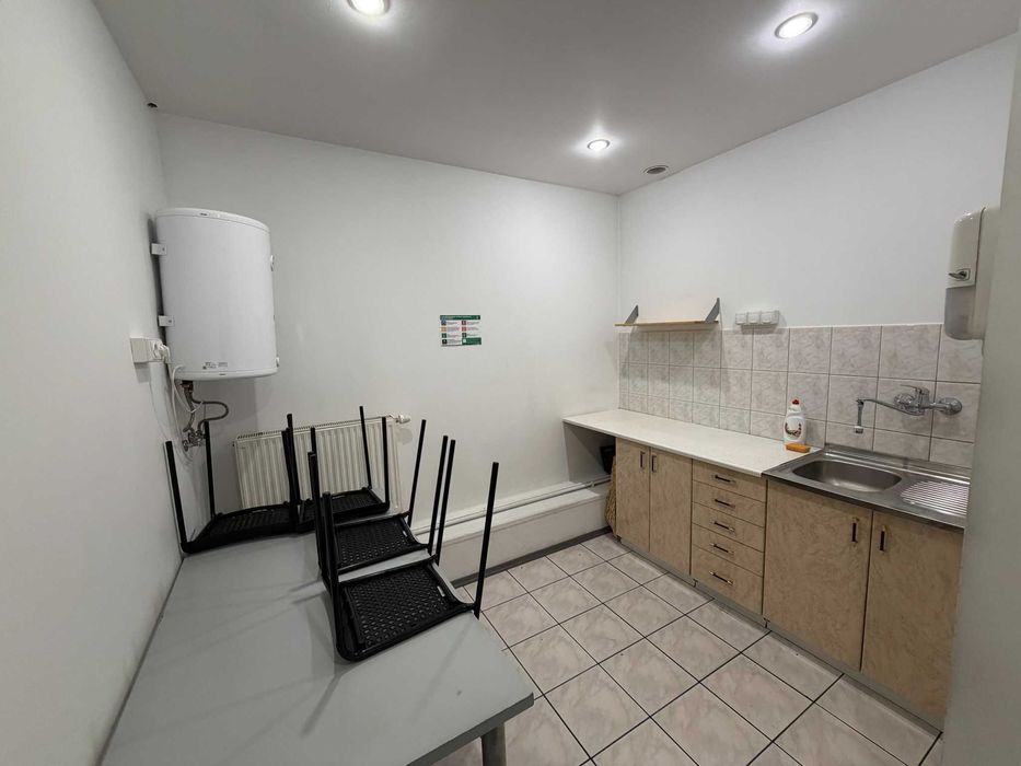 Hala biurowo-magazynowa 900m² blisko trasy S2