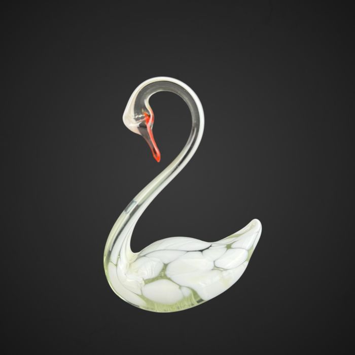 Szklana figurka łabędź murano białe kropki B51/050607