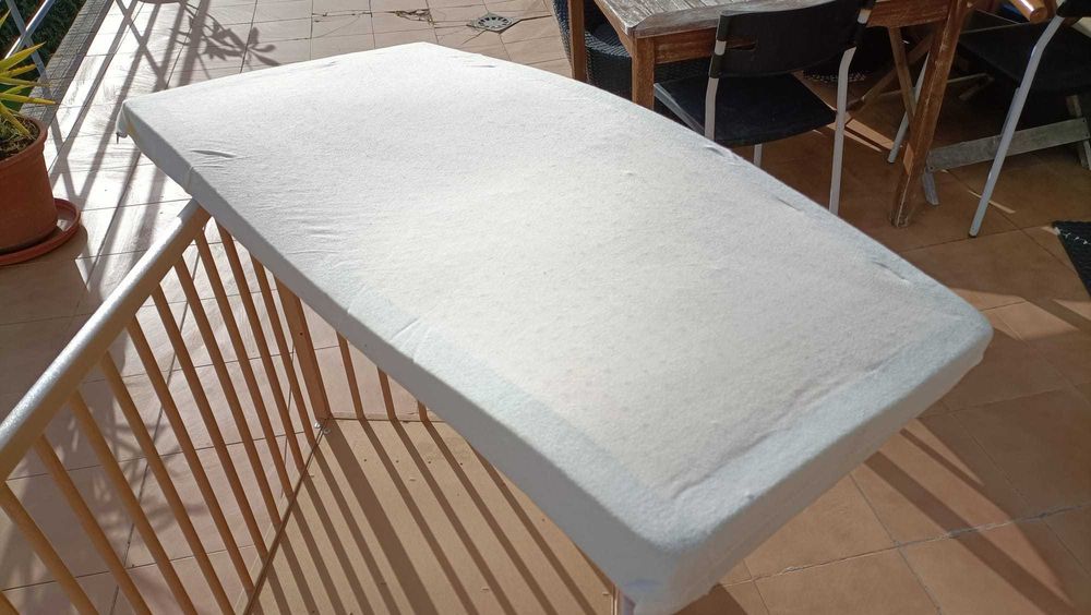 Cama/Berço SNIGLAR Ikea 60x120cm e colchão PLUTIGG Ikea