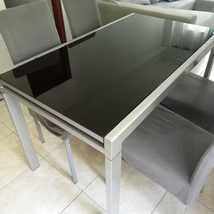 Mesa de jantar de vidro extensível
