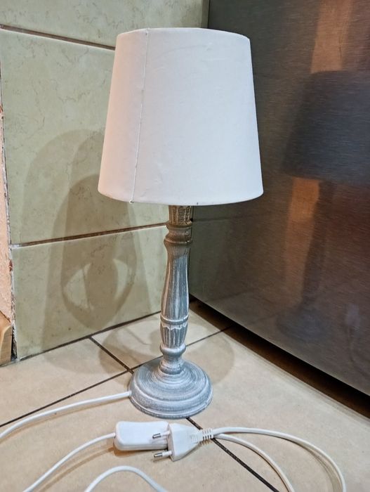 Lampa stołowa szara